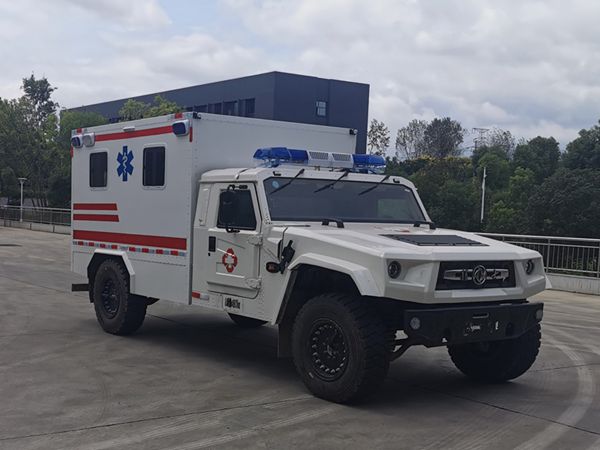 東風CLW5050XJHE6型救護車